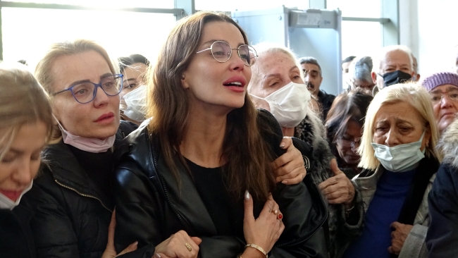 Özge Ulusoy'un babası için cenaze töreni düzenlendi