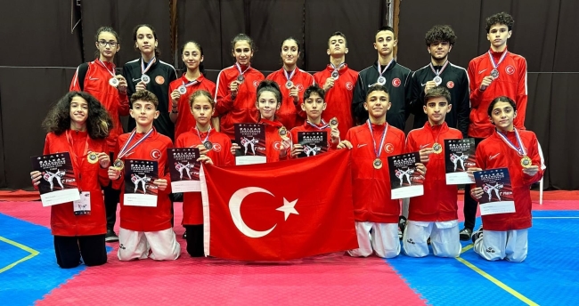 Bursalı sporcular Arnavutluk’tan boş dönmedi