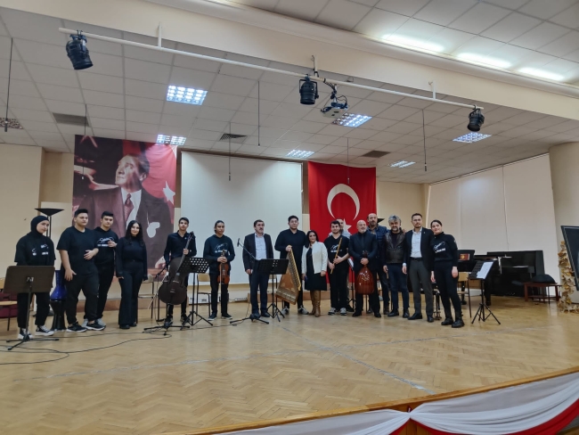'Sanat Güneşi' Zeki Müren eserleriyle anıldı