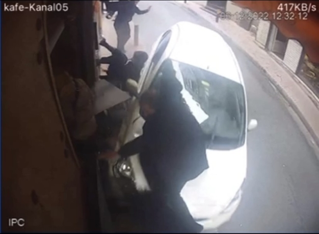 Oyuncu Ayten Soykök aracıyla yayaların arasına daldı