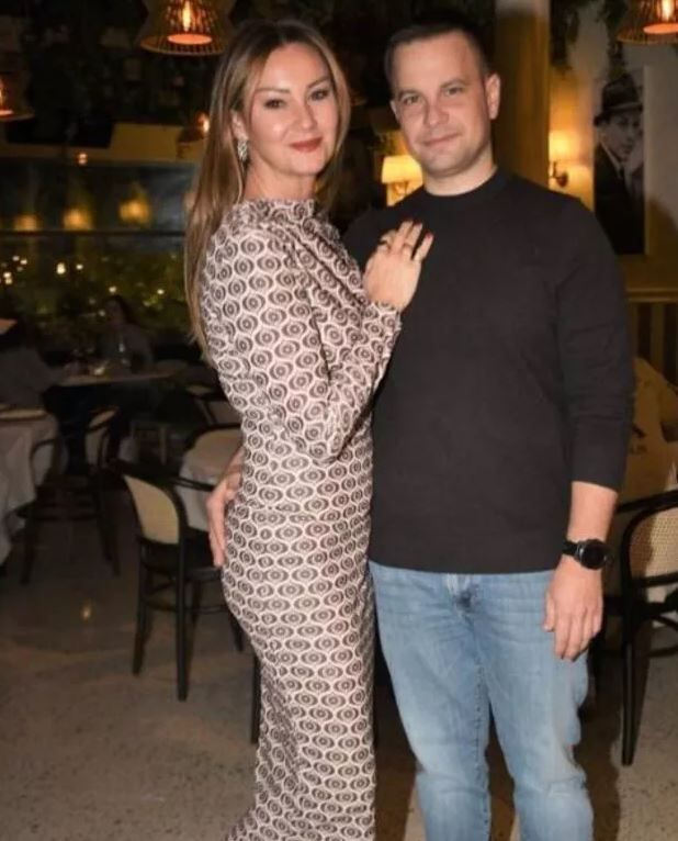Pınar Altuğ'un eşiyle verdiği poza tepki geldi!
