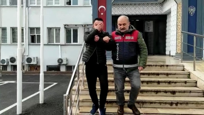 Bursa’da genç kadını gasp etti