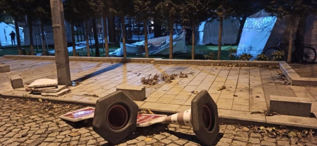 Depremzedeleri bu kez lodos vurdu