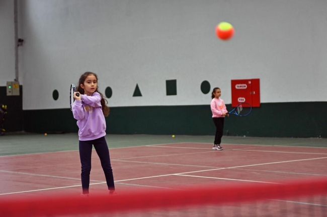 Osmangazi'de minik raketler kortta