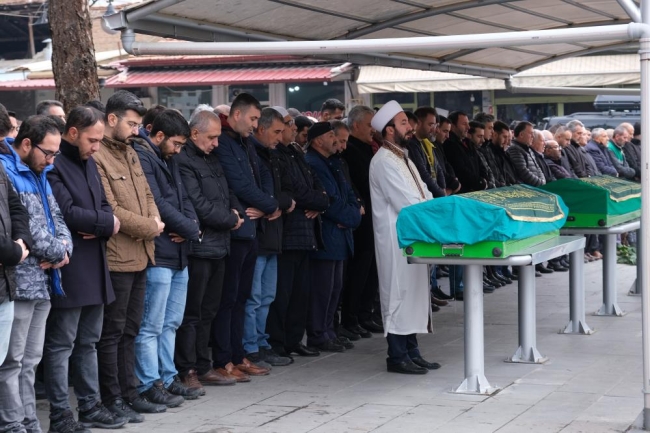 Tribünde hayatını kaybeden taraftar son yolculuğuna uğurlandı