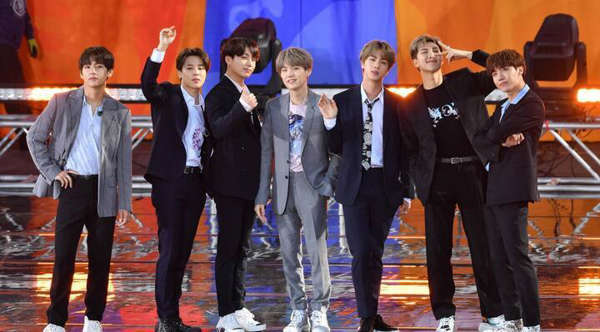 BTS üyesi Jin askere gitti