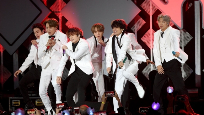 BTS üyesi Jin askere gitti