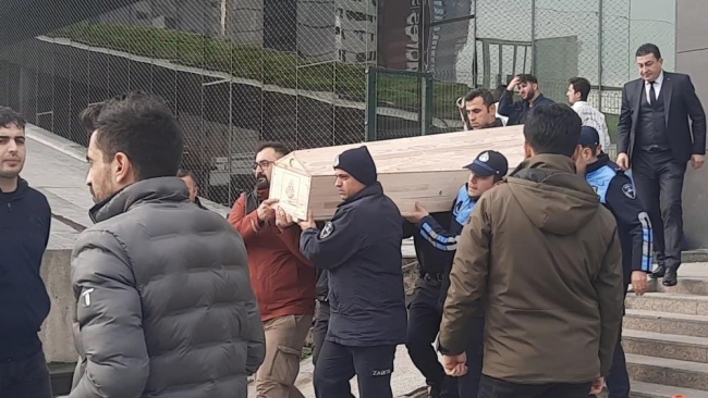 Staj gören genç kız, 20 metre yükseklikten yere çakıldı