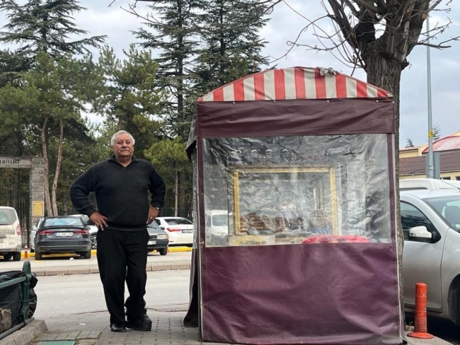 Vicdansızlar, bacakları protez olan simitçinin aracını çaldılar