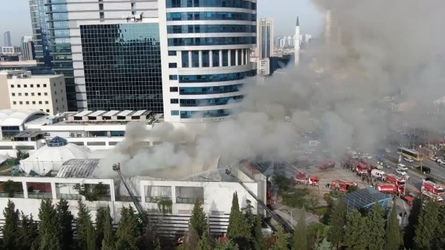 İstanbul Levent'te AVM yangını