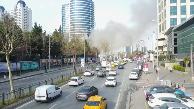 İstanbul Levent'te AVM yangını