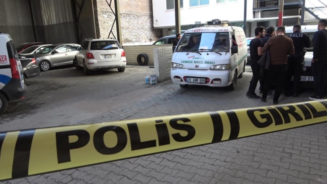 7. kattan aracın üzerine düşen kadın hayatını kaybetti