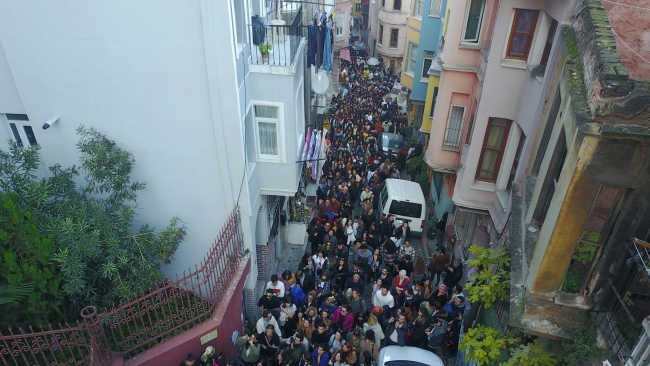 Kırmızı Mektep'te 'yeni yıl' kuyruğu