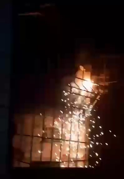 Bursa'da elektrik direği havai fişek gibi patladı