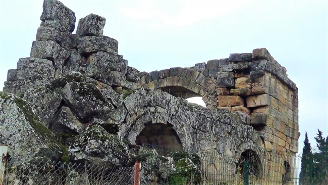 Hamam Bazilikası yıkılma tehlikesiyle karşı karşıya