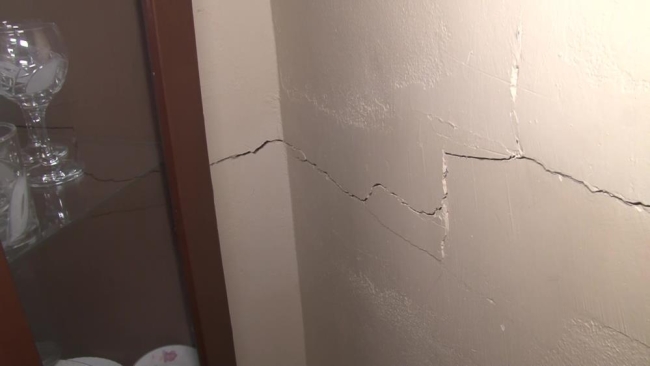Hatay'daki depremde hasar gören evler boşaltıldı