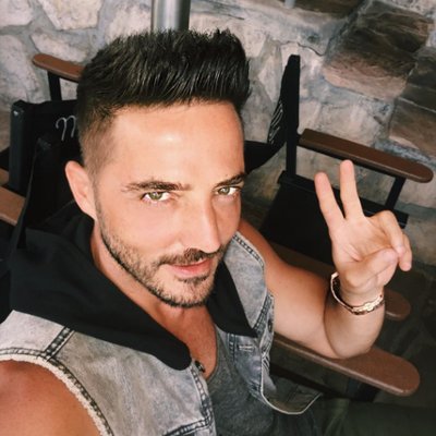 Ünlü şarkıcı kalp krizi geçirdi!