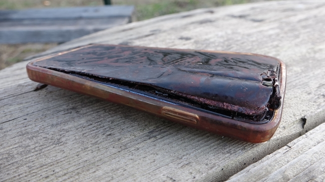 Mucizevi kurtuluş! Mermi cep telefonuna isabet etti