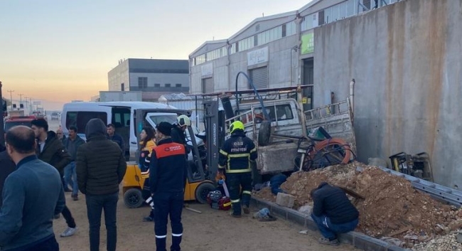Servis minibüsü kamyonete çarptı: Çok sayıda ölü ve yaralı