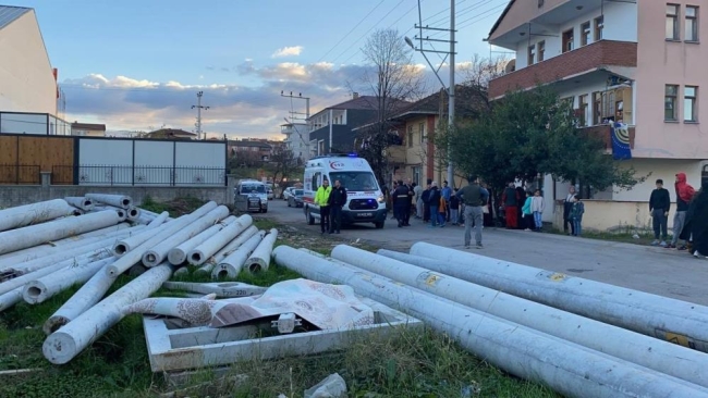 Kahreden olay: Beton direkler arasında can verdi