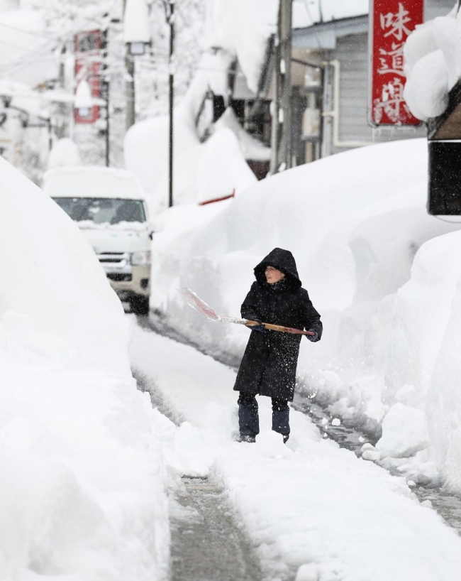 Japonya’yı donduran kar yağışında can kaybı 8'e yükseldi