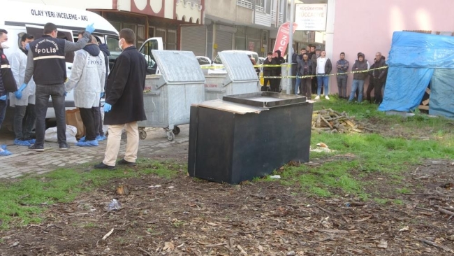 Kötü kokular şüphelendirdi: Sandık içerisinde kokmuş halde bulundu...