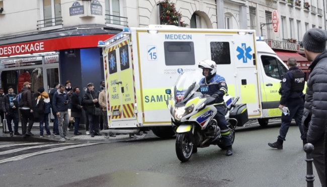 Paris'te silahlı saldırı! Ölü ve yaralılar var