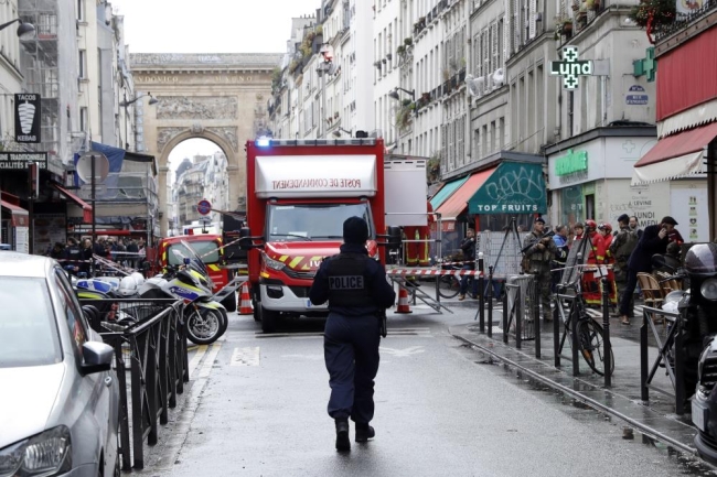 Paris'te silahlı saldırı! Ölü ve yaralılar var