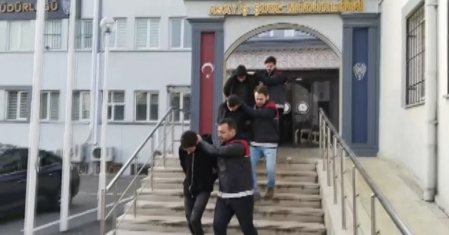 Emanet arabayla başka arabaları çaldılar