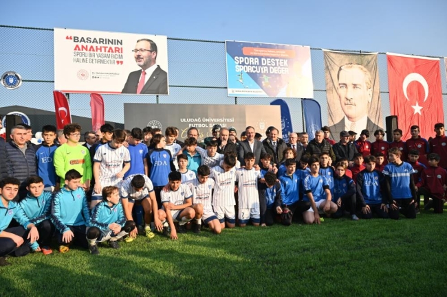 Büyükşehir’den üniversiteye yeni futbol sahası