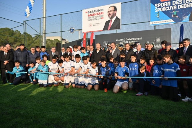 Büyükşehir’den üniversiteye yeni futbol sahası