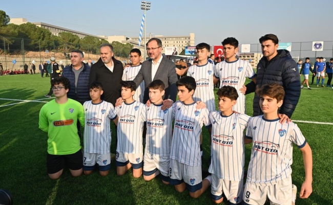 Büyükşehir’den üniversiteye yeni futbol sahası