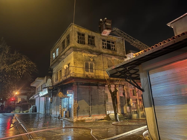 Tarihi çarşı alevlere teslim