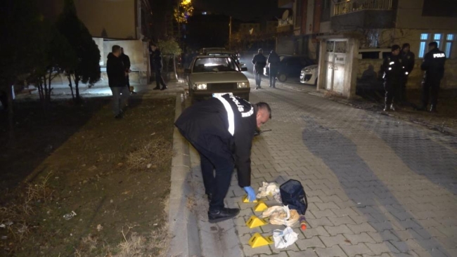 Korku dolu anlar: Arkadaşlarının evine kurşun yağdırdı