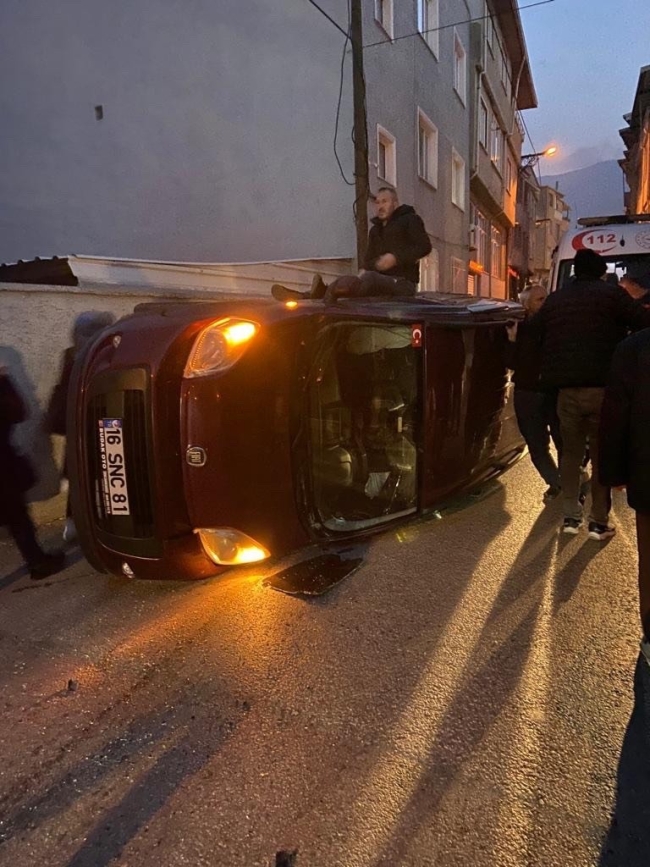 Bursa'da dikkatsiz sürücüler kazadan kaçamadı