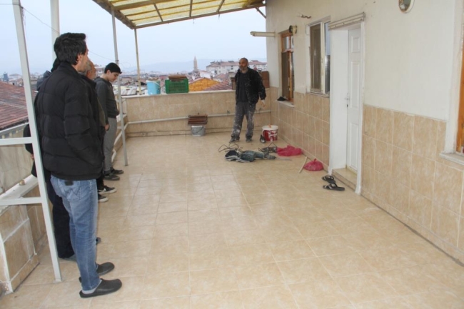 15 gündür işe gitmiyor: Hırsız nöbeti tutuyor