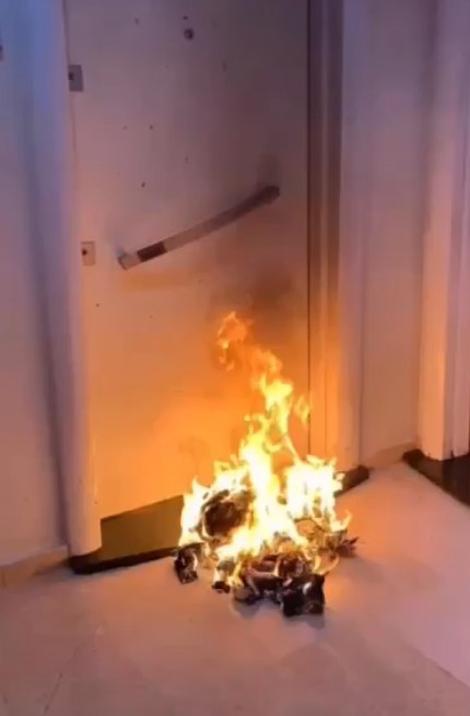 Komşularının duvarlarına tehdit sözleri yazıp dışkı sürdü!