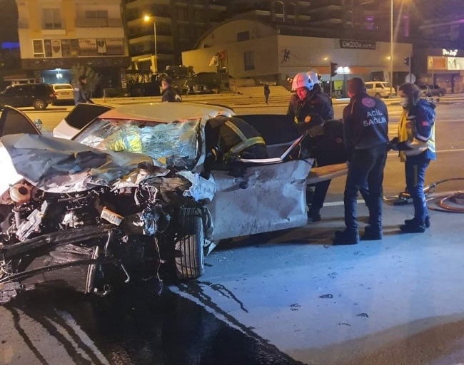 Antalya'da feci kaza: 1 ölü, 1 yaralı