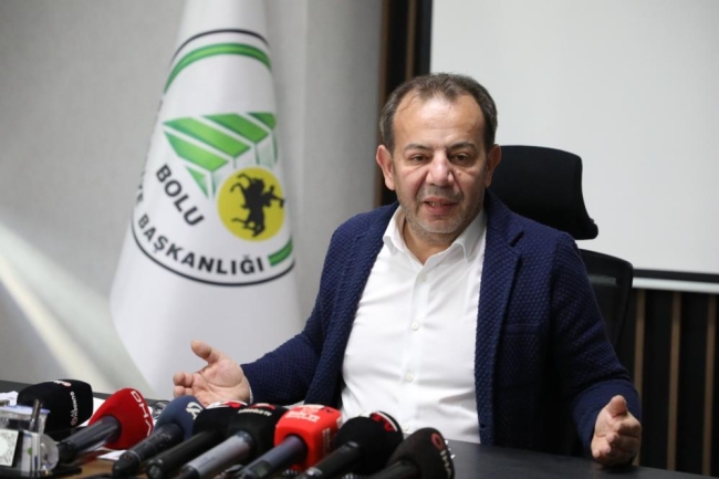 Belediye binasında bıçaklı saldırı girişimi!