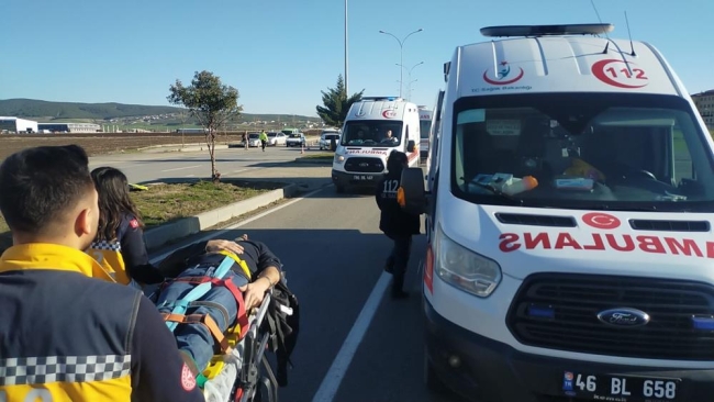 Halk otobüsü devrildi: Çok sayıda yaralı