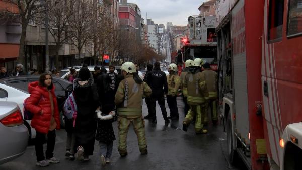 Alevlerden kaçarken önce kızını aşağı attı, ardından kendisi atladı 
