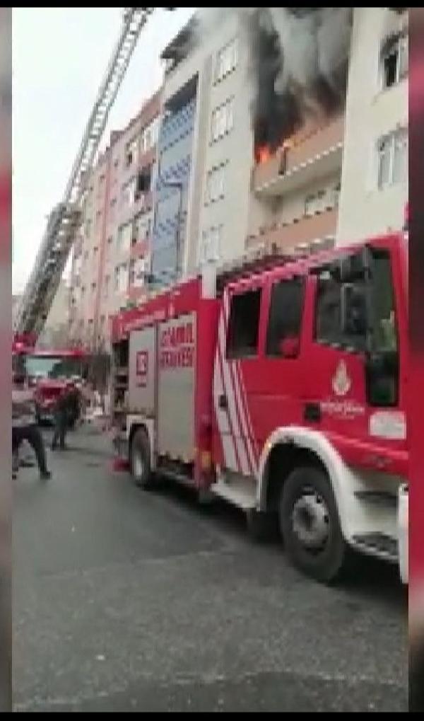 Alevlerden kaçarken önce kızını aşağı attı, ardından kendisi atladı 