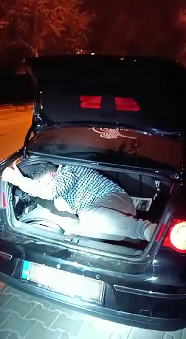 Alkol aldığı kişiler telefonu ve parasını gasp edip...
