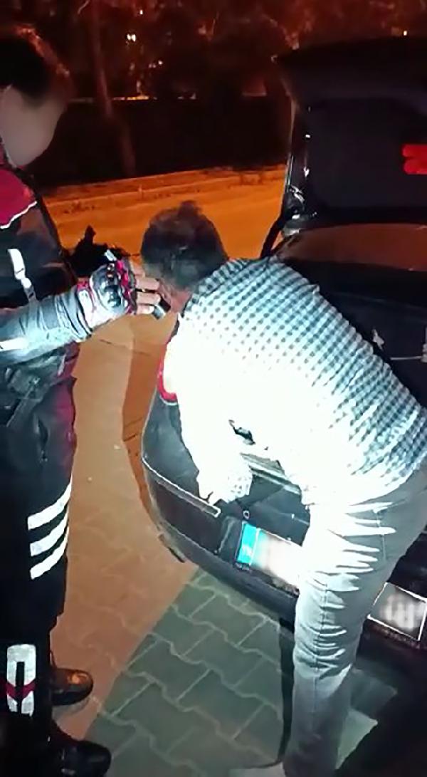 Alkol aldığı kişiler telefonu ve parasını gasp edip...