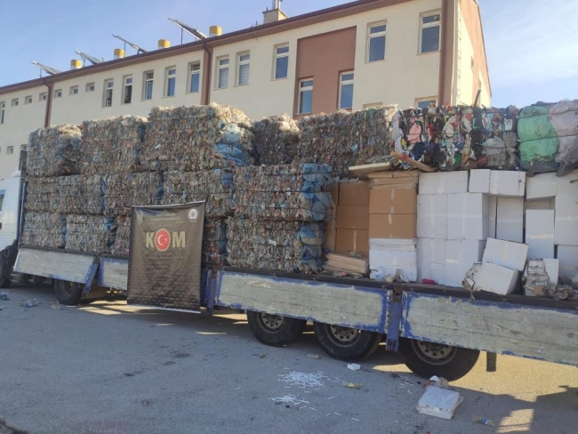 TIR'da arama yapan ekipleri şoke eden olay