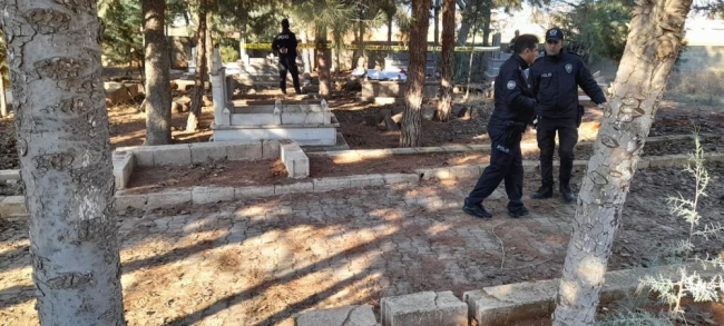 Acı olay: Kardeşini vurdu, annesinin mezarında...
