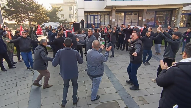 EYT’liler yeni çıkacak kanunu göbek atarak kutladı