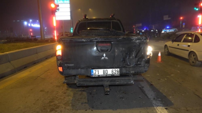Otomobil ile pikap çarpıştı: 2'si çocuk, 4 yaralı
