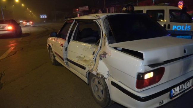 Otomobil ile pikap çarpıştı: 2'si çocuk, 4 yaralı