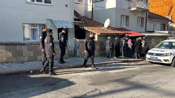 3 çocuğunun annesi eşini bıçaklayarak öldürdü